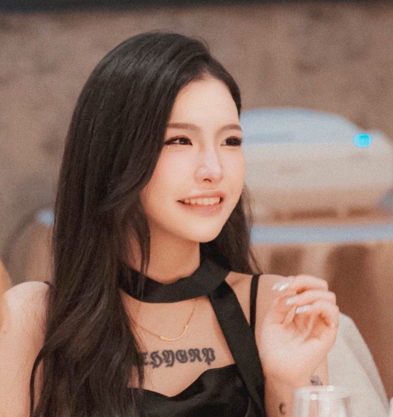 Mia 的人像照